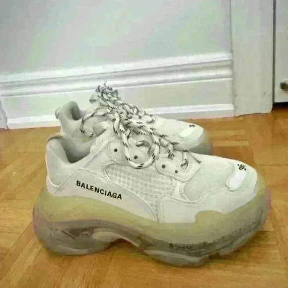 Balenciaga woman’s running shoes  in great condition size 36 only worn twice - Picture 2 of 8